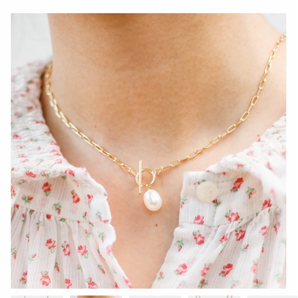 💕Toggle clasp, pearl, staple chain necklace.